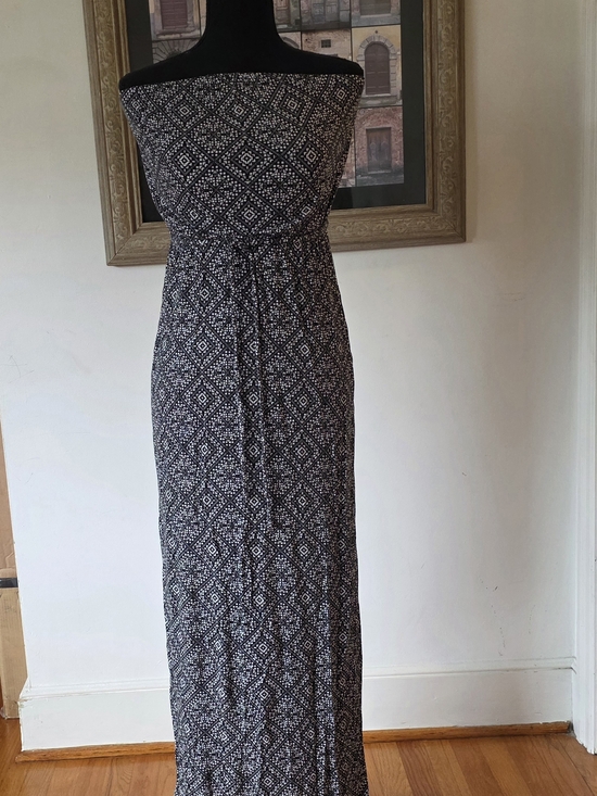 Old Navy Dresses & Skirts - Old Navy Navy & White Strapless Maxi Dress with Geometric Print
